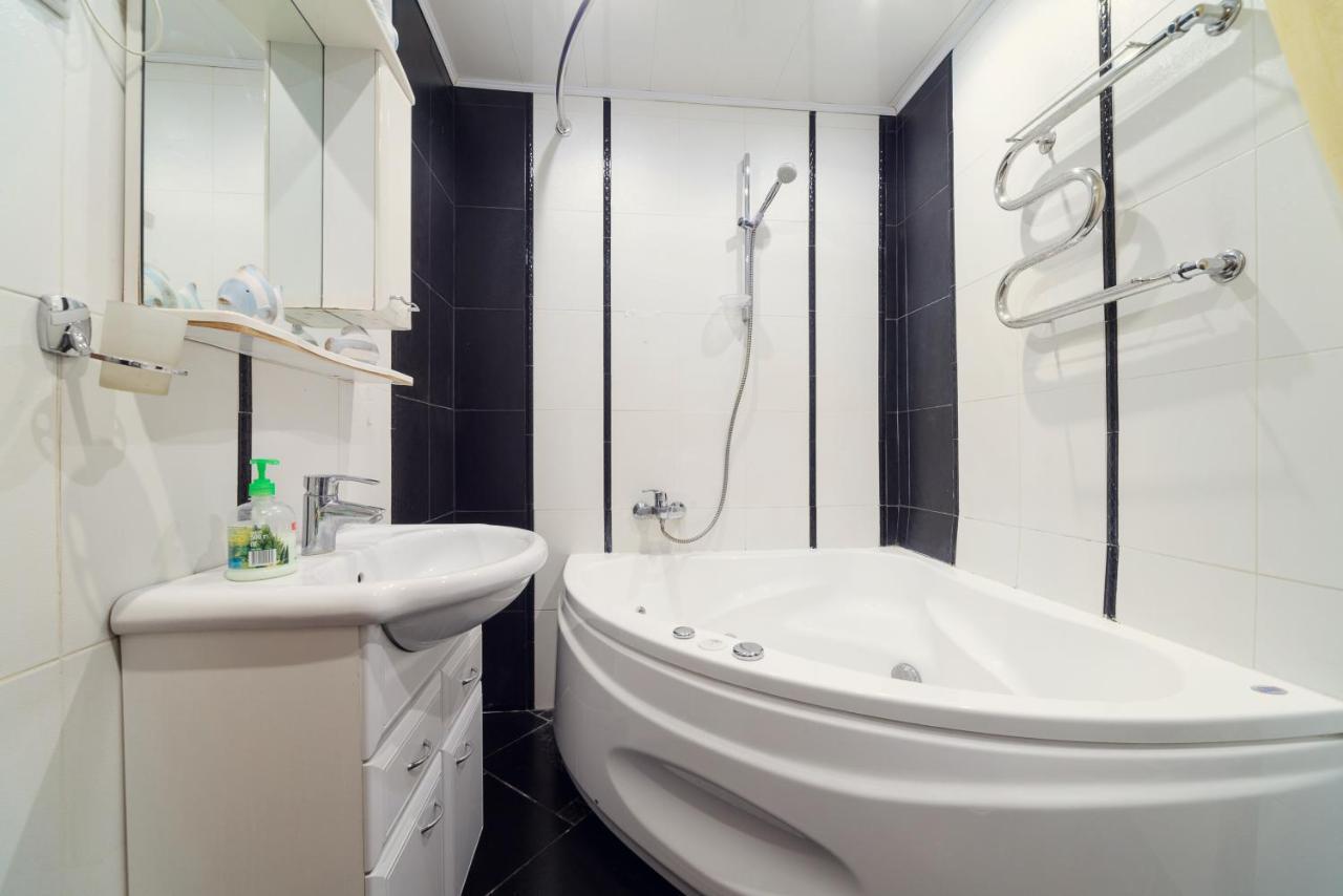 Apartments On Ploscha Yakuba Kolasa Минск Екстериор снимка