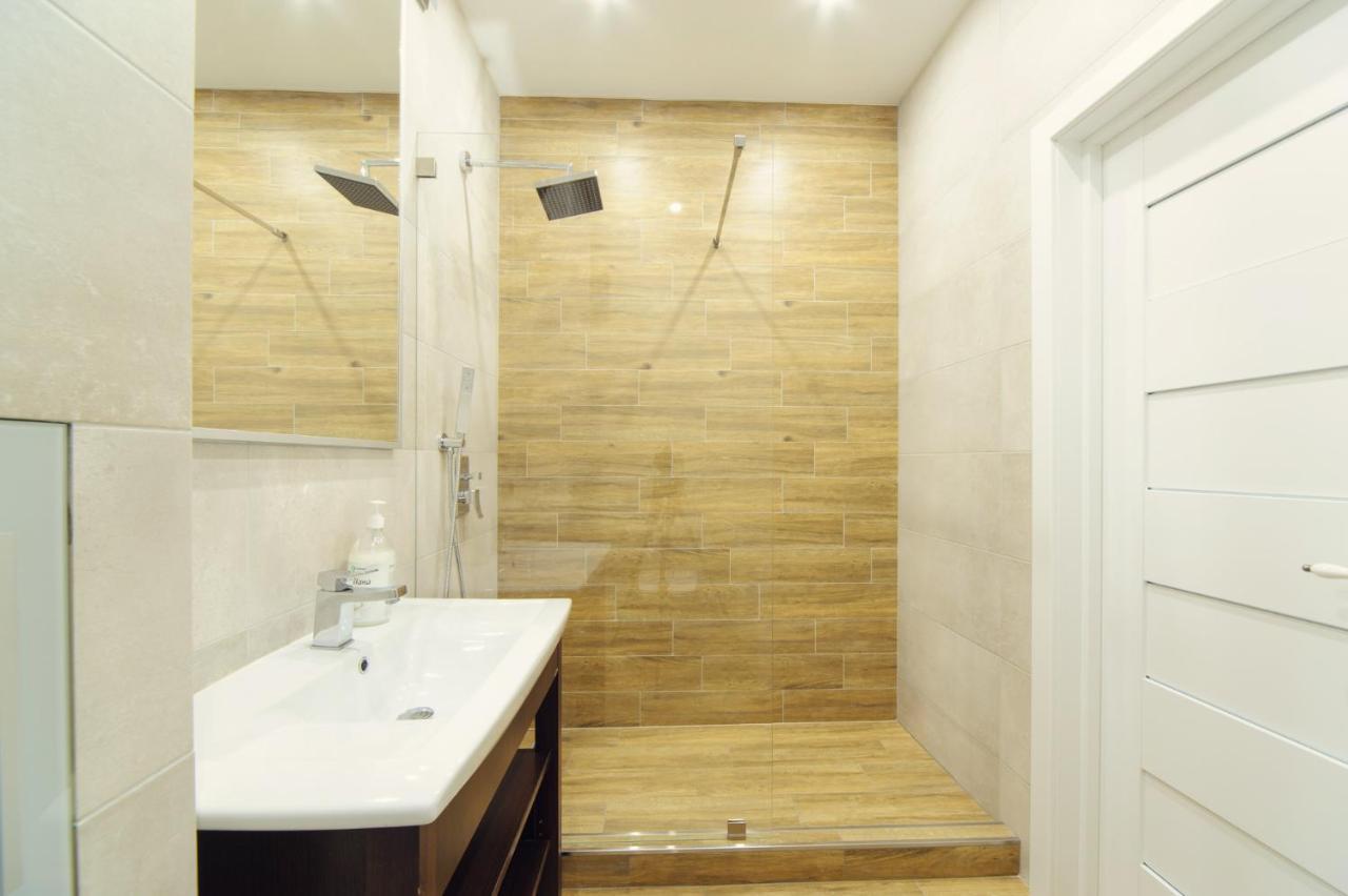 Apartments On Ploscha Yakuba Kolasa Минск Екстериор снимка